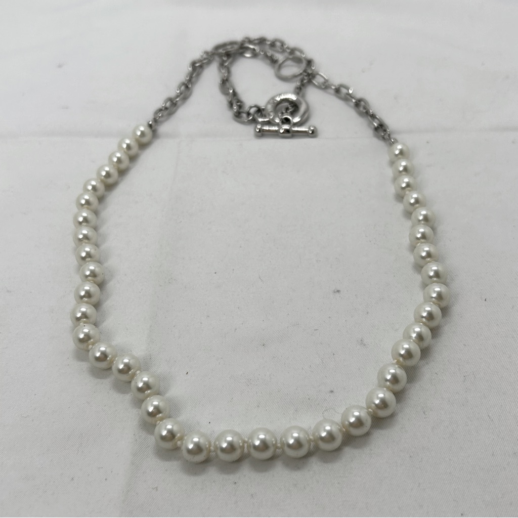 Vintage Mary Kay Silver And White Pearl Necklace 12$